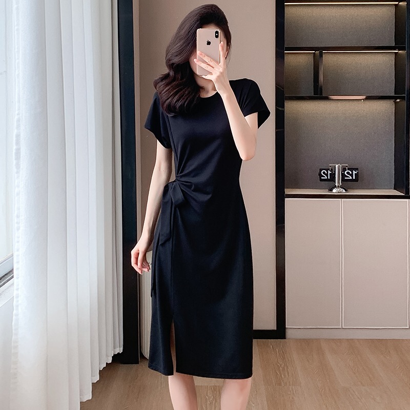Plus-Size French-Style Pleated Tie-Up Tummy-Concealing Little Black Dress for Summer, Waist-Cinching, Slimming, Versatile, Age-Reducing, Slit T-Shirt Dress