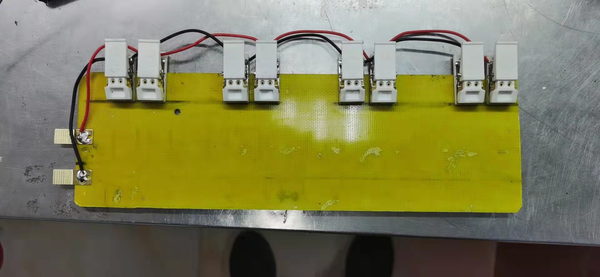 Split-tank polymer clamps one-trailed four clamps