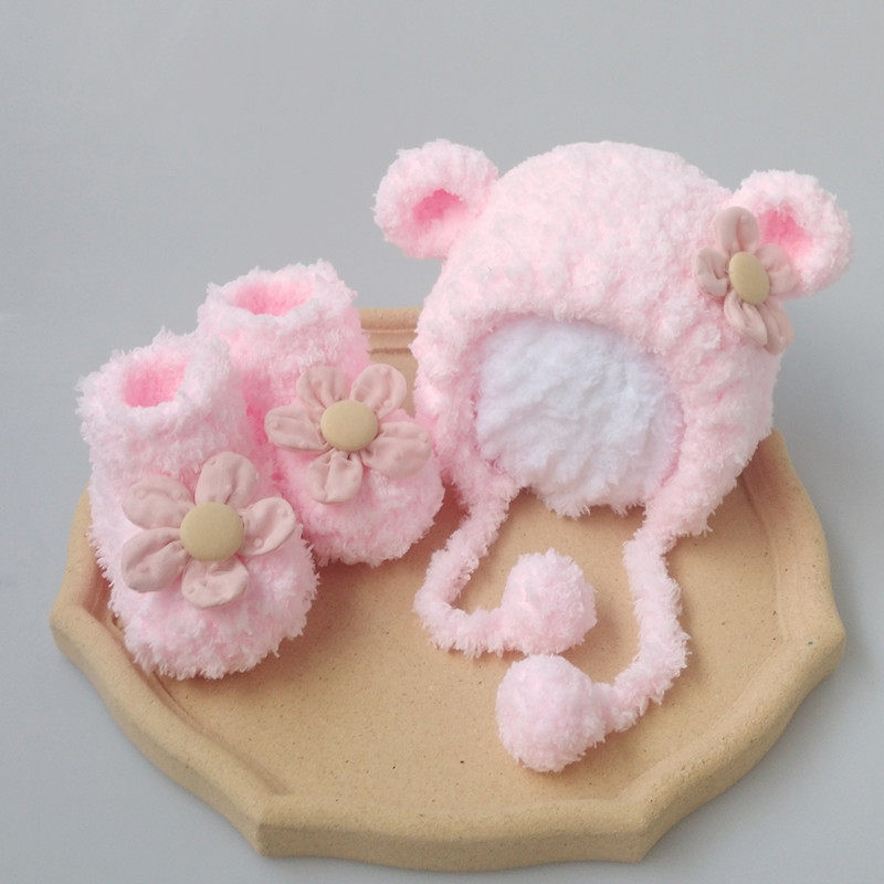 Winter baby shoes hat scarf set baby girl plus velvet ear protection hat 0-1 years old velvet soft bottom boots cute super cute