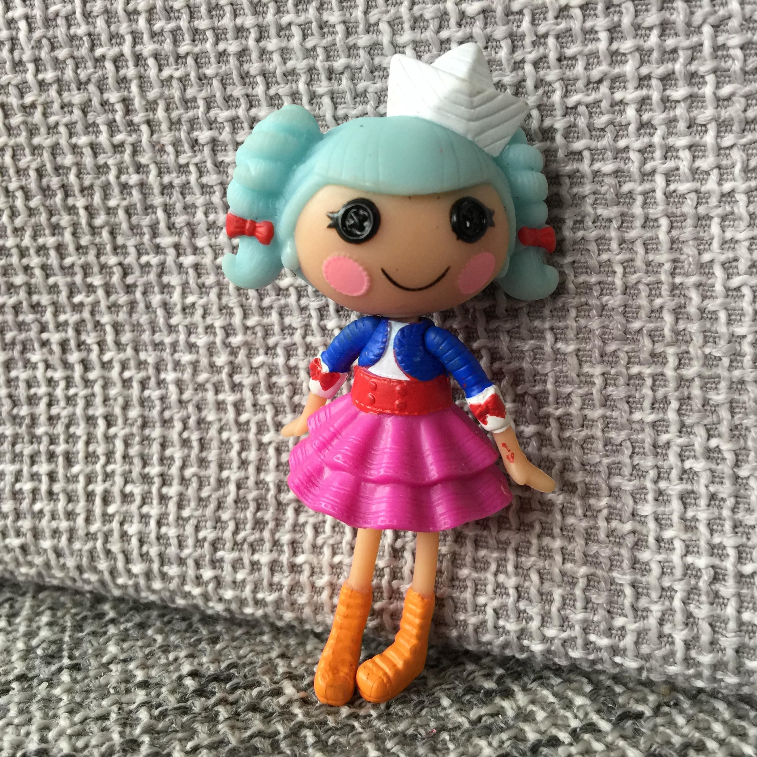Мини-кукла LALALOOPSY Lele Angels, с пуговичными глазами, слепой бокс с микромагнитной качелью (≤15 см)