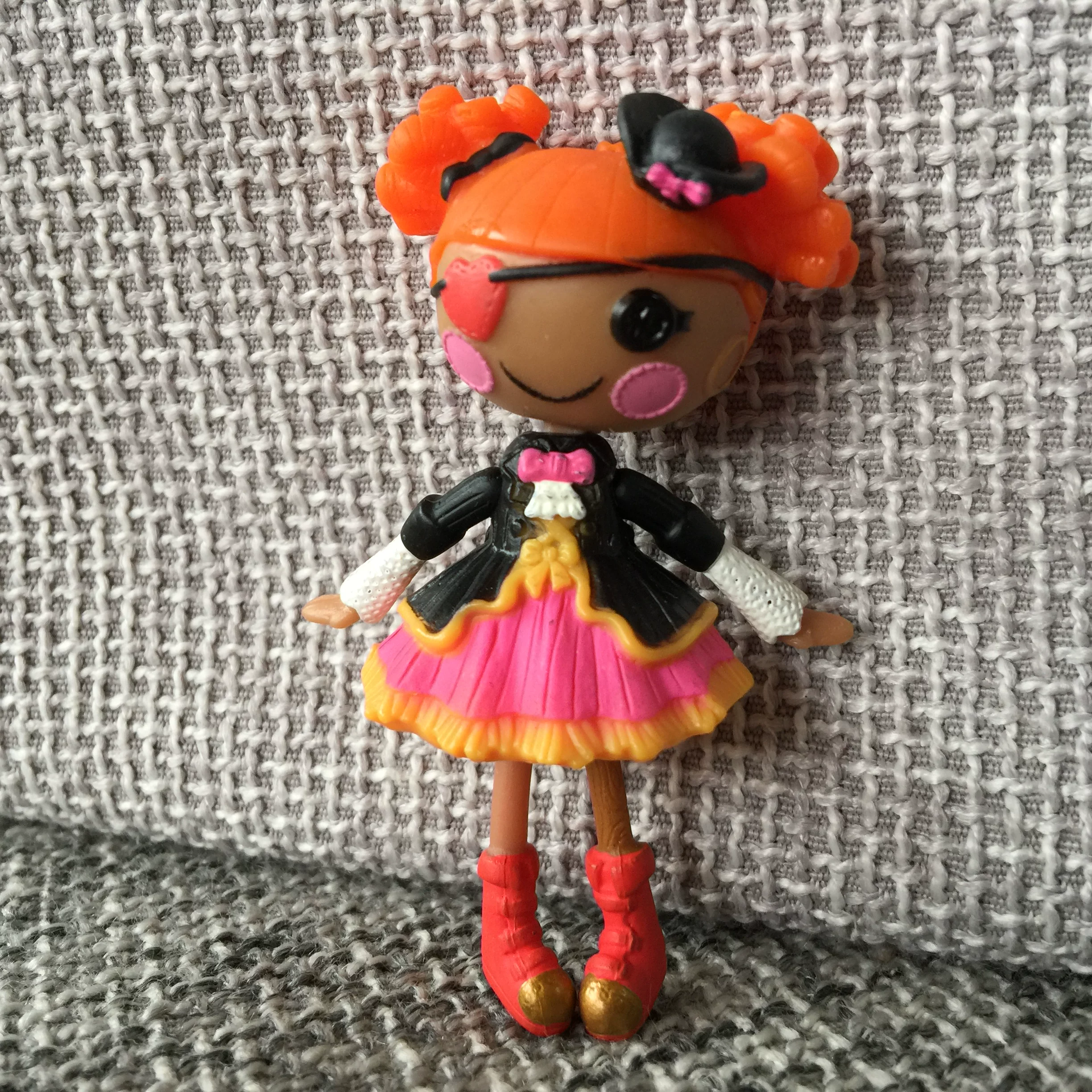 Мини-кукла LALALOOPSY Lele Angels, с пуговичными глазами, слепой бокс с микромагнитной качелью (≤15 см)