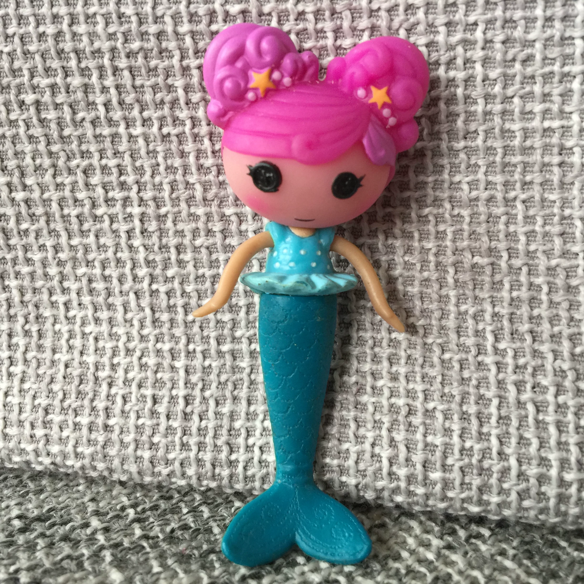 Мини-кукла LALALOOPSY Lele Angels, с пуговичными глазами, слепой бокс с микромагнитной качелью (≤15 см)