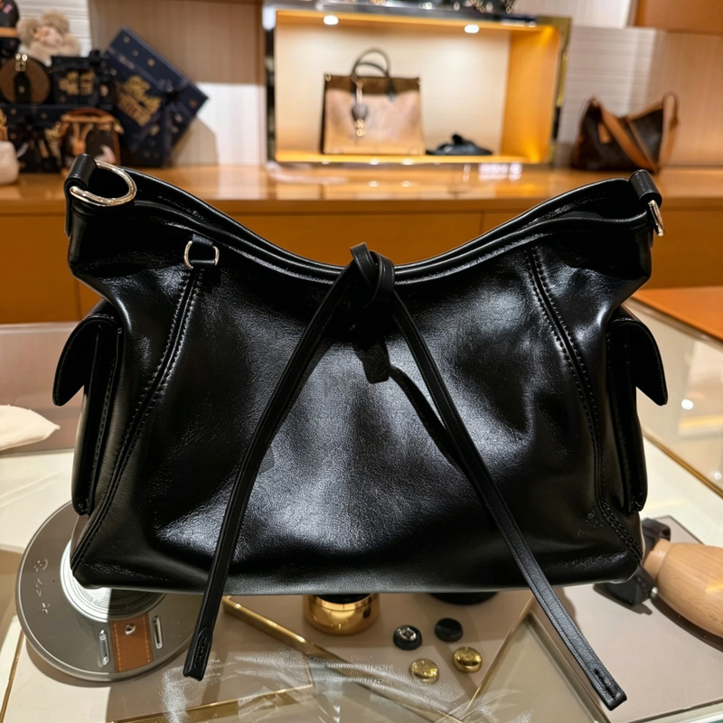 Black Warrior Carryall Small Allinbb Bucket Bag Presbyopic Baguette Croissant Ivy Messenger Pillow Tote Women's Bag Black Warrior Carryall Small Allinbb Bucket Bag Presbyopic Baguette Croissant Ivy Messenger Pillow Tote Women's Bag