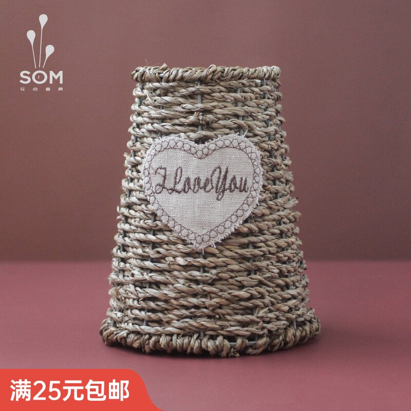 Hand-woven vase with dry flowers, retro pastoral style, straw, rattan, love, small flower basket, desktop decoration
