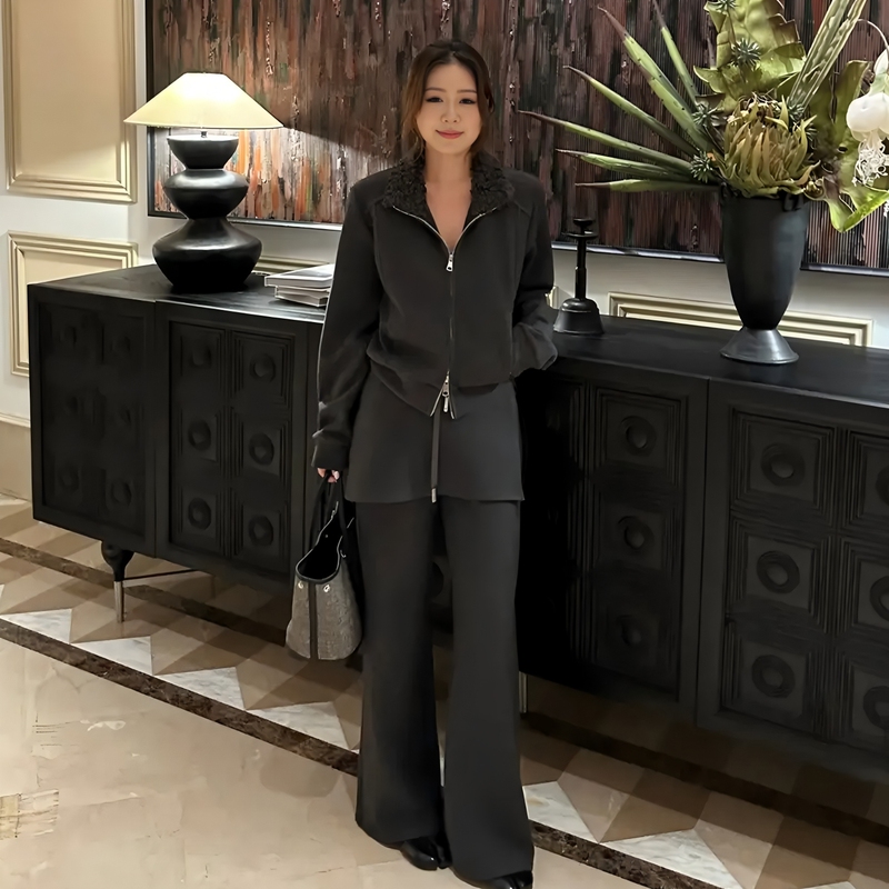 Plus-Size Jacket, Top, and Pants with a Korean-Style Vibe, Two-Piece Set for Women, Minimalist and Intellectual Outfit, Complete Sweatshirt Set Plus-Size Jacket, Top, and Pants with a Korean-Style Vibe, Two-Piece Set for Women, Minimalist and Intellectual Outfit, Complete Sweatshirt Set