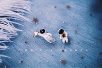 One drawer niche personality fantasy starry sky astronaut picking stars earrings earrings ear jewelry gifts