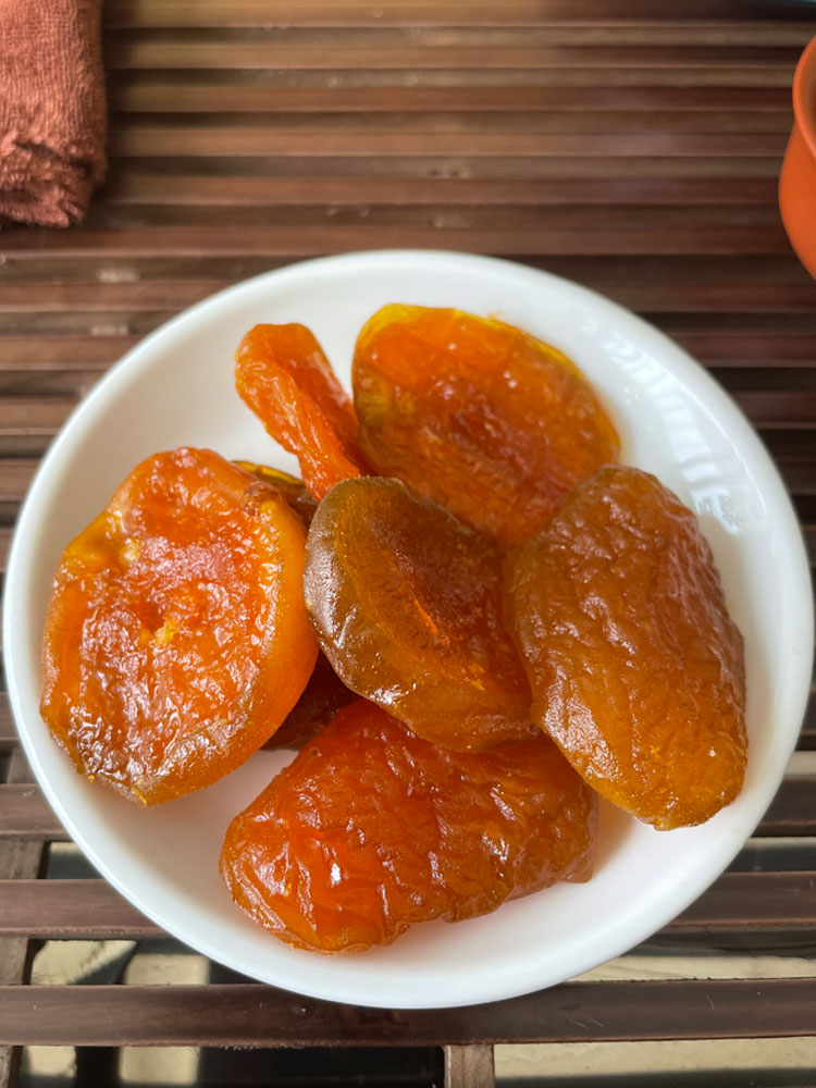 Dried apricots 1000g Shanxi Yanggao sweet and sour bulk apricot meat Dried apricots Dried apricots dried candied preserved fruit strips