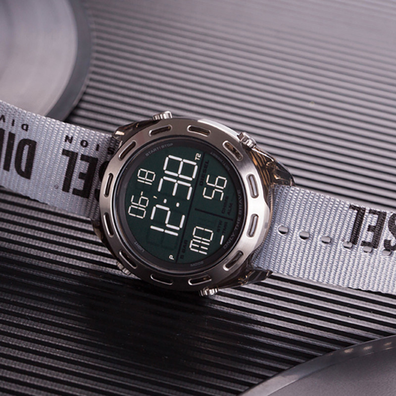 Часы Европа 正品diesel迪赛手表潮男女中性手表数显功能潮酷电子运动表dz1894