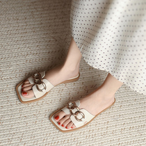 White slippers women Summer outside wear 2021 fashion explosion flat bottom cool mop metal buckle leather Net red word drag women