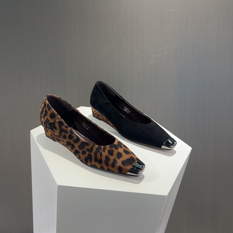 European Station 2026 New Leopard Print Metal Toe Wedge Shoes for Women Retro Sheepskin Leopard Print Soft Sole Loafers