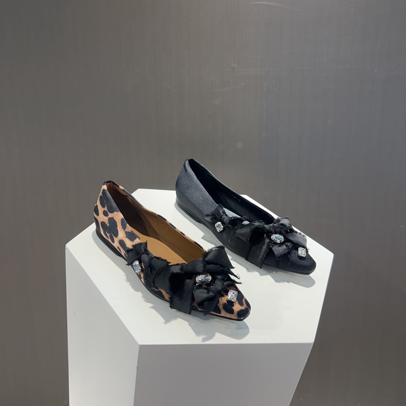 European Style Silk Leather Low Block Heel Silk Bow Rhinestone Shallow Mouth Sweet Women's Shoes 2026 Spring/Summer New Model Single Shoes