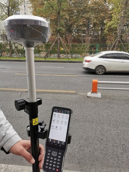 S8 새로운 Beidou rtk Huati 5성 16주파수 GPS 좌표 측정 측설 주택 건설 도로 흙과 돌