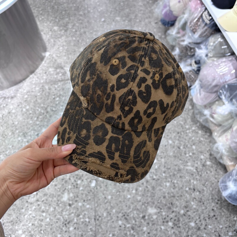 American Retro Distressed Leopard Print Baseball Cap for Women, Soft Top, Face-Slimming, Sun Protection, Sunshade Cap, Duckbill Cap, Paisley Pattern American Retro Distressed Leopard Print Baseball Cap for Women, Soft Top, Face-Slimming, Sun Protection, Sunshade Cap, Duckbill Cap, Paisley Pattern