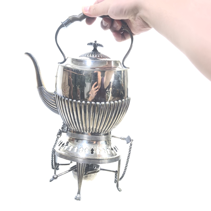 British Antique Silver-Plated Victorian-Style Vintage Teapot with Heating Stand, Coffee Pot, Table Decoration British Antique Silver-Plated Victorian-Style Vintage Teapot with Heating Stand, Coffee Pot, Table Decoration