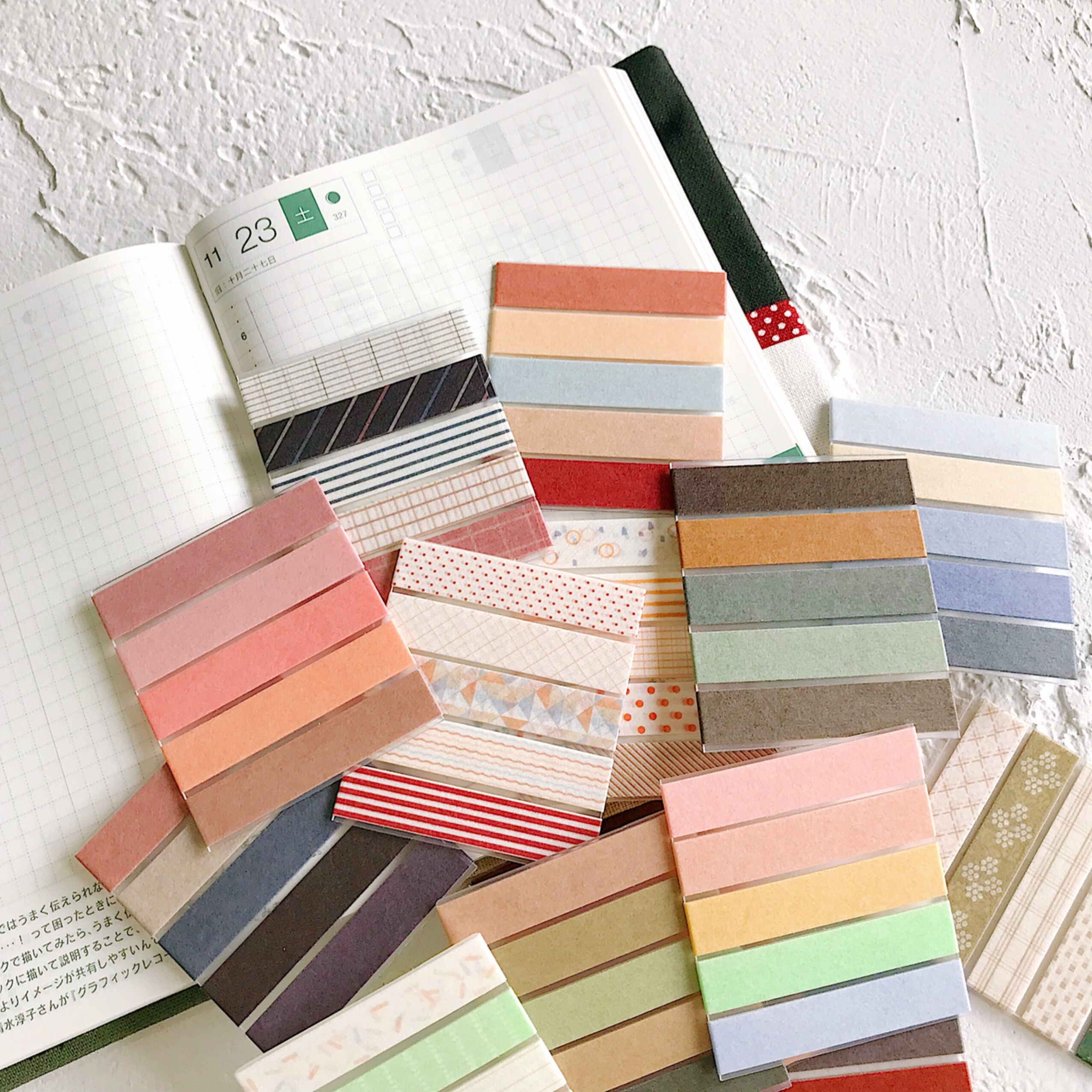 (Chick's ledger) and paper tape base Pure Color Salt Tether Collage of hand ledger duct tape