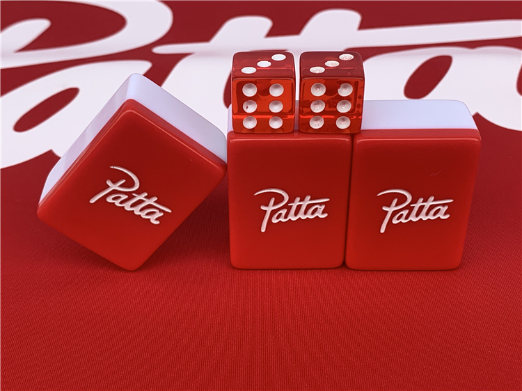 Net red tide brand Patta big red mahjong medium and large home hand play cartoon mahjong card can be customized