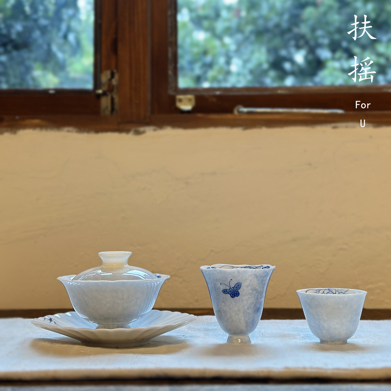 Fuyao Chinese-Style Gradient Blue Glaze Flower-Mouthed High-Footed Three-Piece Lidded Bowl with Underglaze Painted Butterflies and Flowers for One Person to Drink Tea from