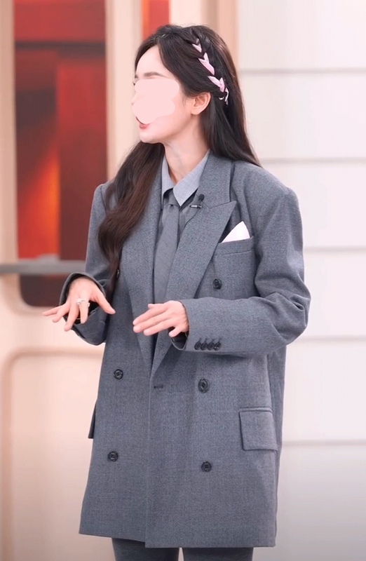 Xingyige Yang Mi Style Gray Blazer for Women, 2026 Autumn New High-End Elegant Suit Jacket Xingyige Yang Mi Style Gray Blazer for Women, 2026 Autumn New High-End Elegant Suit Jacket