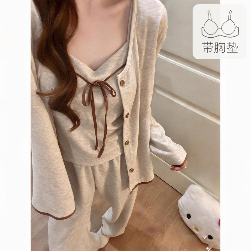 New Chinese-Style Three-Piece Cashmere Pajamas for Women with Chest Pads, Autumn and Winter Warm Thermal Velvet Loungewear That Can Be Worn Outside New Chinese-Style Three-Piece Cashmere Pajamas for Women with Chest Pads, Autumn and Winter Warm Thermal Velvet Loungewear That Can Be Worn Outside