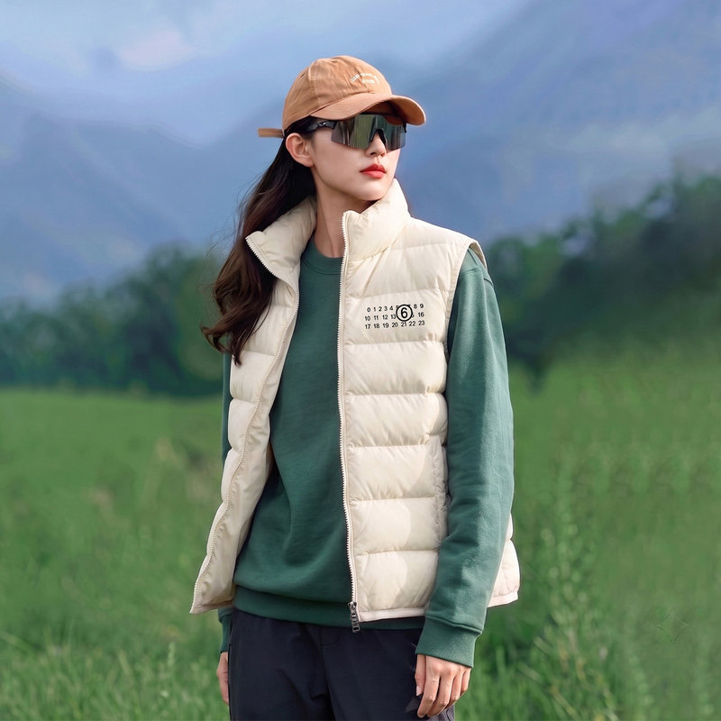 Majia down Vest for Men and Women, 2026 Autumn/Winter New Style, Stand Collar, Short, Thickened, Versatile, Warm Outerwear Vest Majia down Vest for Men and Women, 2026 Autumn/Winter New Style, Stand Collar, Short, Thickened, Versatile, Warm Outerwear Vest