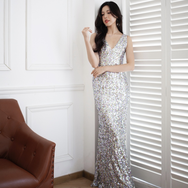 The Silver Sequin Strap Dress Evening Gown Is Like a Galaxy, Sparkling, Light Luxury, Niche and High-End