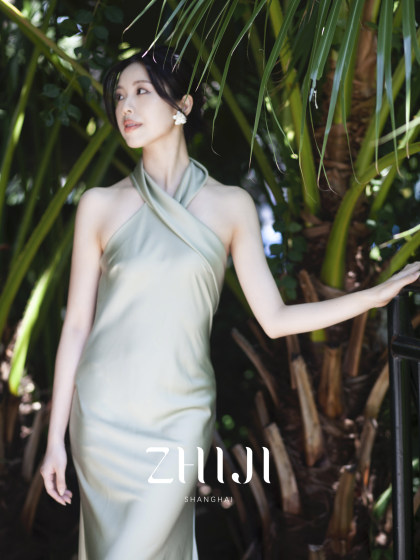 之既offical不对称挂脖缎面新娘晨袍小众高级轻奢伴娘晚礼服