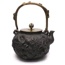 Made in Japan original Southern iron pot boiled teapot cast iron copper cover three-dimensional Dragon Dragon cloud pattern