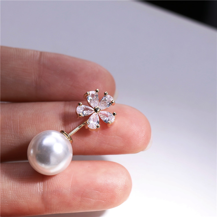 Hương thơm nhỏ hoa zircon trâm tính khí cổ nữ chống ánh sáng từ pin ngắn tinh tế và thực tế pin nhỏ ghim cài áo PNJ