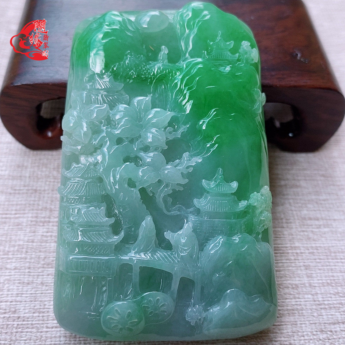 Myanmar natural A goods Yingrun Piaoyang green splendid mountains and rivers carved landscape brand jade pendant jade pendant 105-76