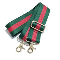 Один кусок зеленого с красными полосами и светлым золотом