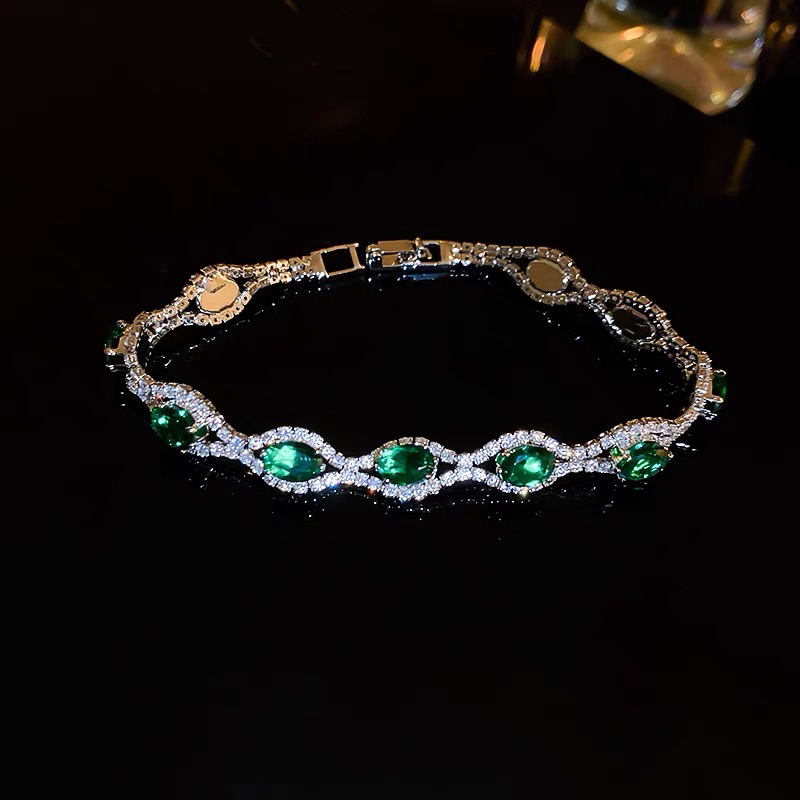 Emerald Crystal Bracelet for Women 2025 New High-End Elegant Versatile Women's Accessories Design Accessible Luxury Niche