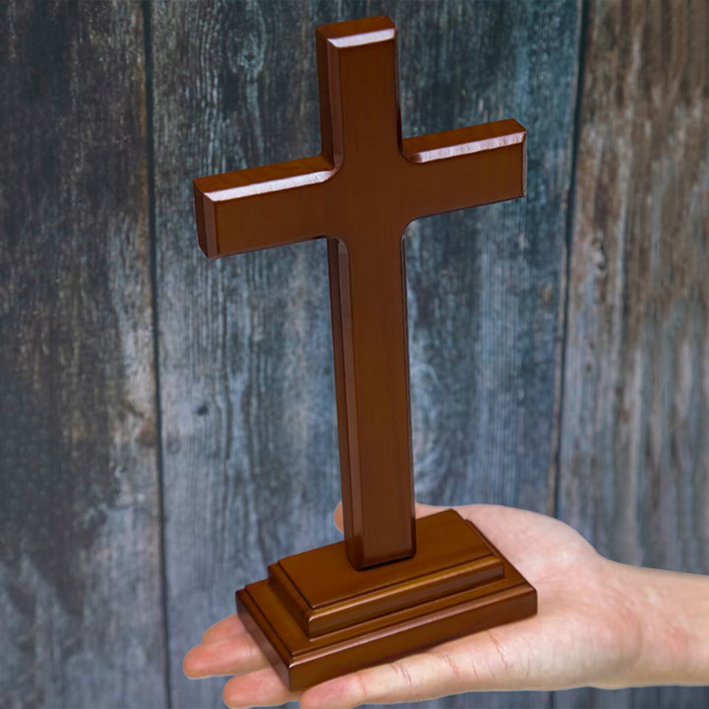 オーク材色の無垢材製十字架飾り。教会用品、家の装飾、ギフトに最適。