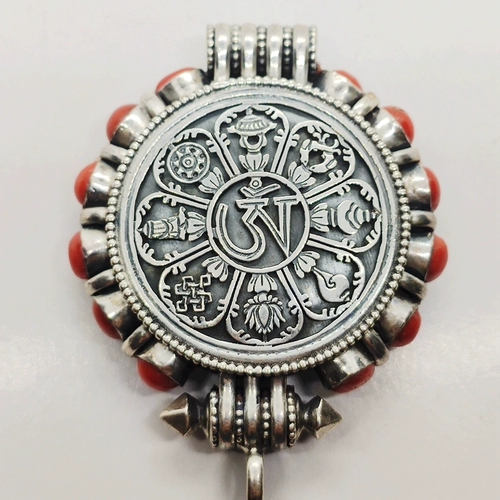 Традиционное мастерство ручной серебряной ювелирной ювелирной украшения тибетский этнический стиль благоприятный восемь сокровищ.