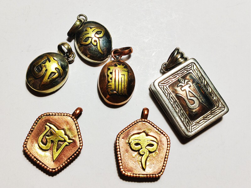 Buddhist jewelry ethnic style Jokhang Temple sacred object Buddha clothing Fami Tibetan mini small Gawu box pendant spot