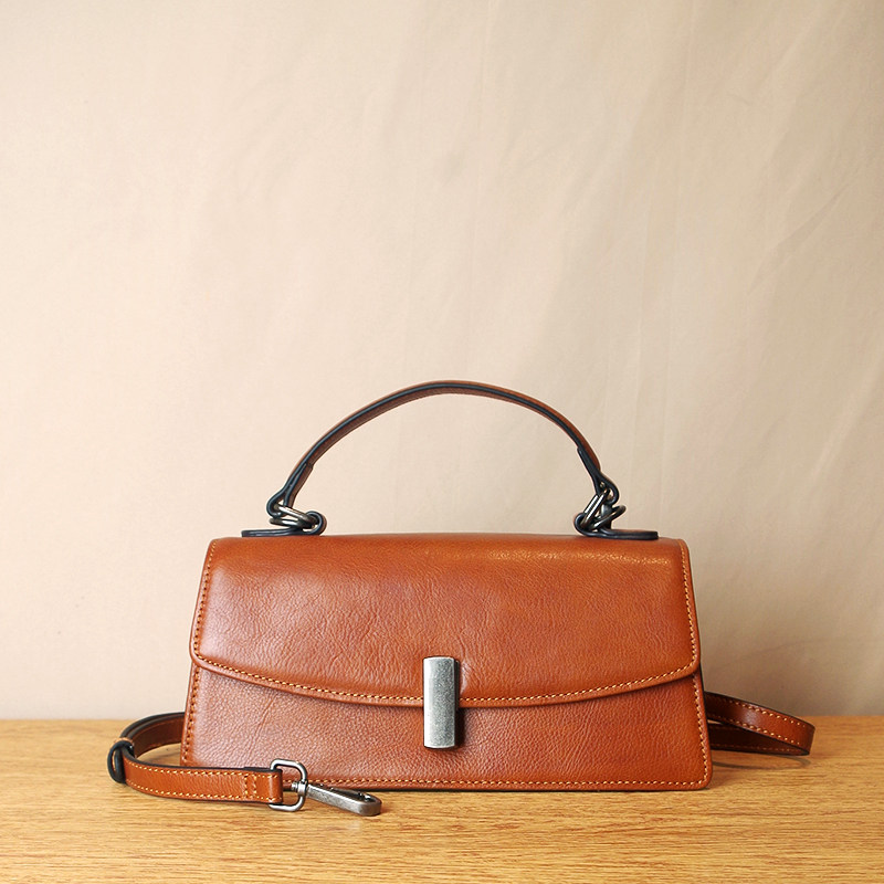 Vintage Leather Women's Bags Handbags Shoulder Messenger Bags Small Bags First Layer Leather 2022 Flip Flap Stereotyped Bags