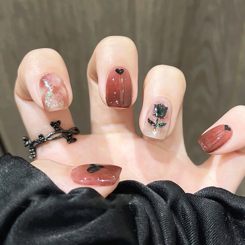Short Gradient Heart-Shaped Nail Tips with Vintage Fine Glitter Rose Flowers, Wearable Nail Tips for Everyday Use, Versatile Fake Nail Stickers Short Gradient Heart-Shaped Nail Tips with Vintage Fine Glitter Rose Flowers, Wearable Nail Tips for Everyday Use, Versatile Fake Nail Stickers