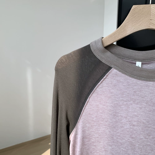 Футболка с сплайсингом с сплайсингом для женщин для женщин для женского тениса и близко подходящей базовой рубашки для снижения возраста, нерегулярная длинно рукави