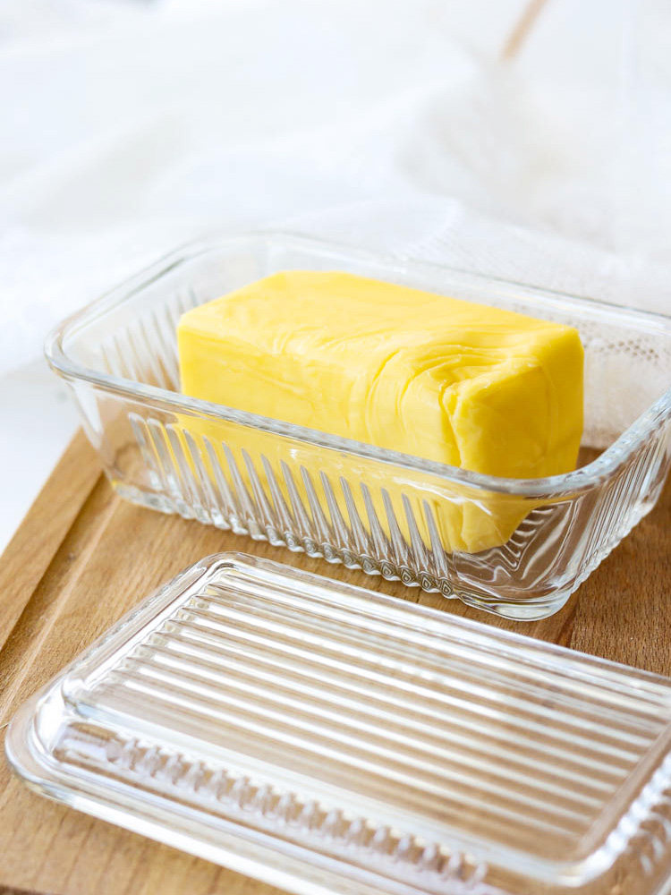 Imported transparent glass rectangular box butter box butter box glass box with lid crisper container breakfast plate