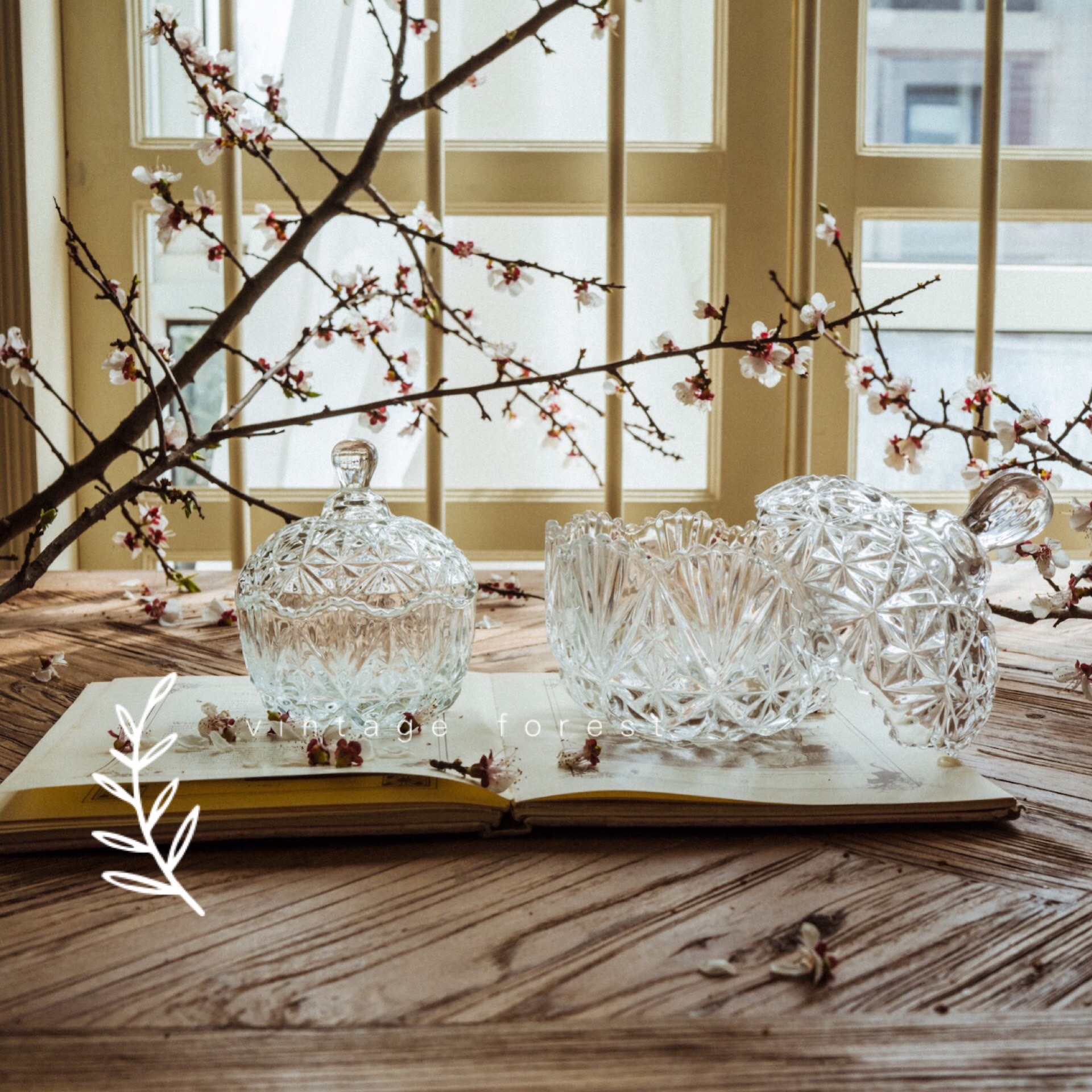 French relief glass candy jar dried fruit jar snack jar storage jar tea jar jewelry box can be used as a vase