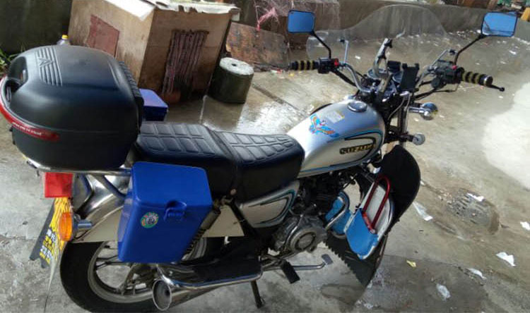 Xe máy bội hộp công cụ lưu trữ hộp nhựa cốc giữ đuôi sửa đổi hộp thùng hông givi