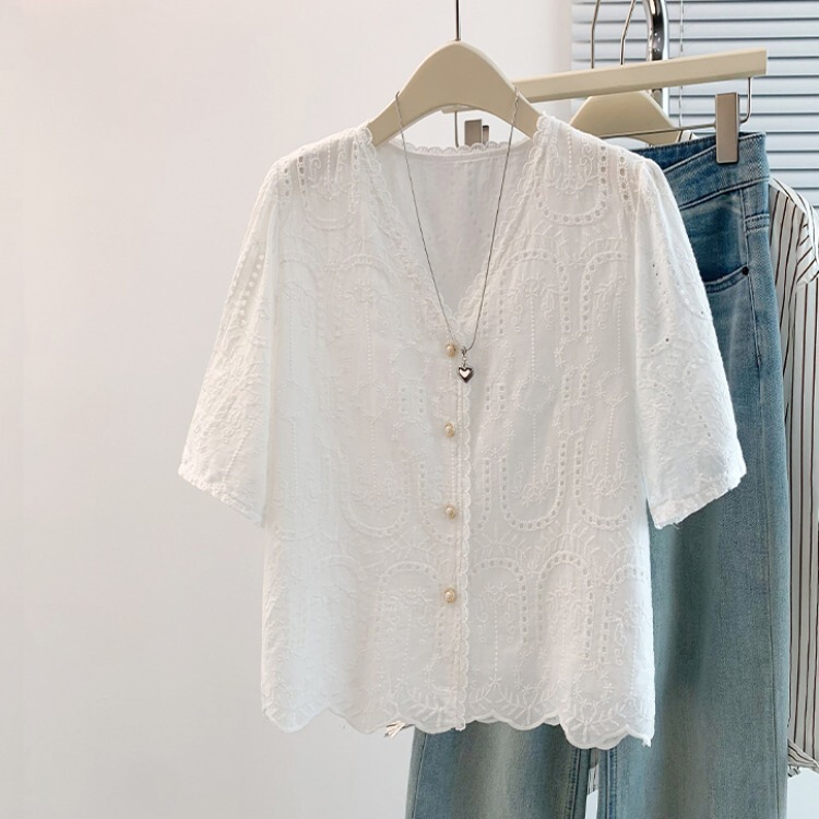 High-End Lace V-Neck Short-Sleeved Shirt for Women, New Summer Style, Stylish and Versatile, Loose-Fitting, Age-Reducing Hollow-Out Top