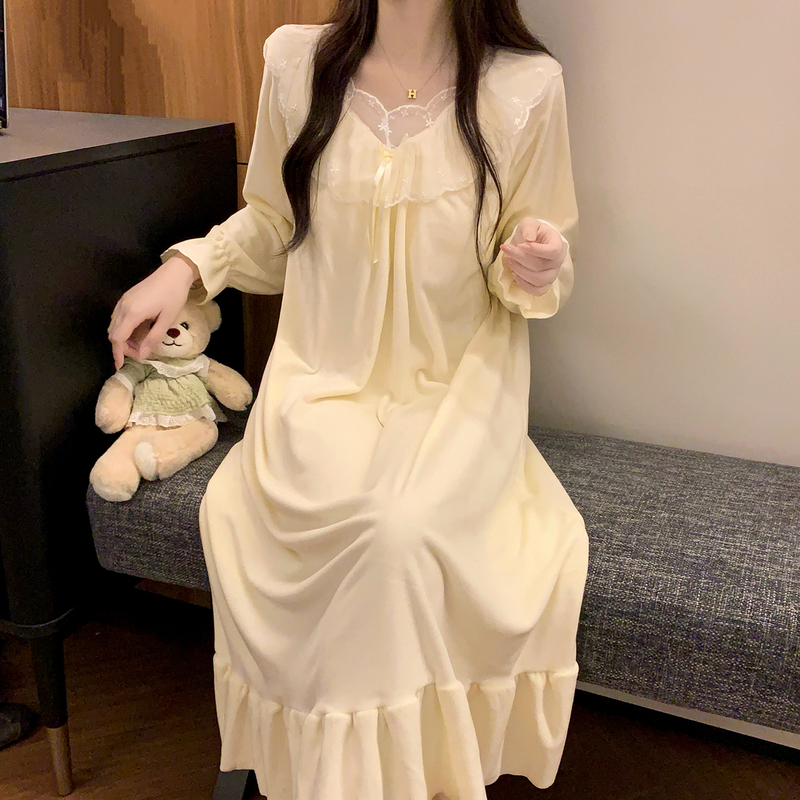 French Sweet Princess Style Nightgown for Women, Autumn and Winter Island Velvet Lace Mid-Length with Chest Pad, Warm Loungewear French Sweet Princess Style Nightgown for Women, Autumn and Winter Island Velvet Lace Mid-Length with Chest Pad, Warm Loungewear