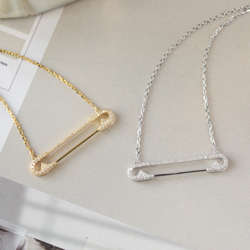 Weijiao pin Exquisite 18K gold platinum necklace inlaid with natural high quality diamond in one necklace