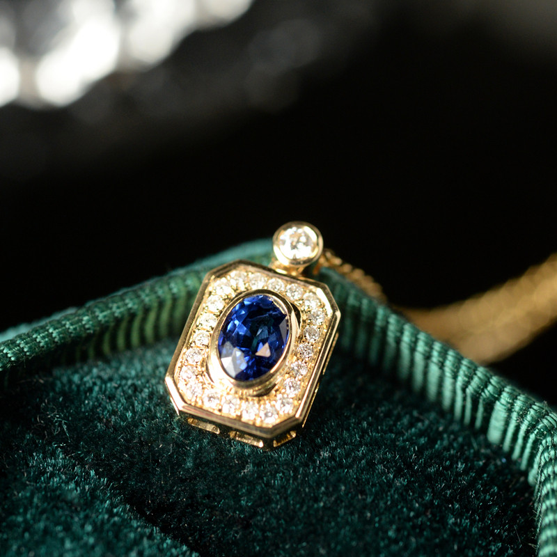 Via Perfume Bottle Naturally High Quality Royal Sapphire 60 points 18K gold diamond pendant necklace