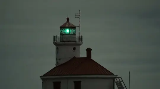 灯塔谋杀案 Murder at the Lighthouse2025剧照2
