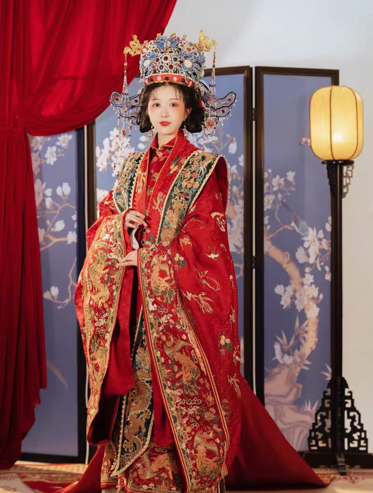 百鳥朝鳳披風 白赤金色ロングアウター　中国伝統衣装　織錦　西陣織　結婚式明製漢服 百鳥朝鳳披風 白赤金色ロングアウター 中国伝統衣装 織錦 西陣織