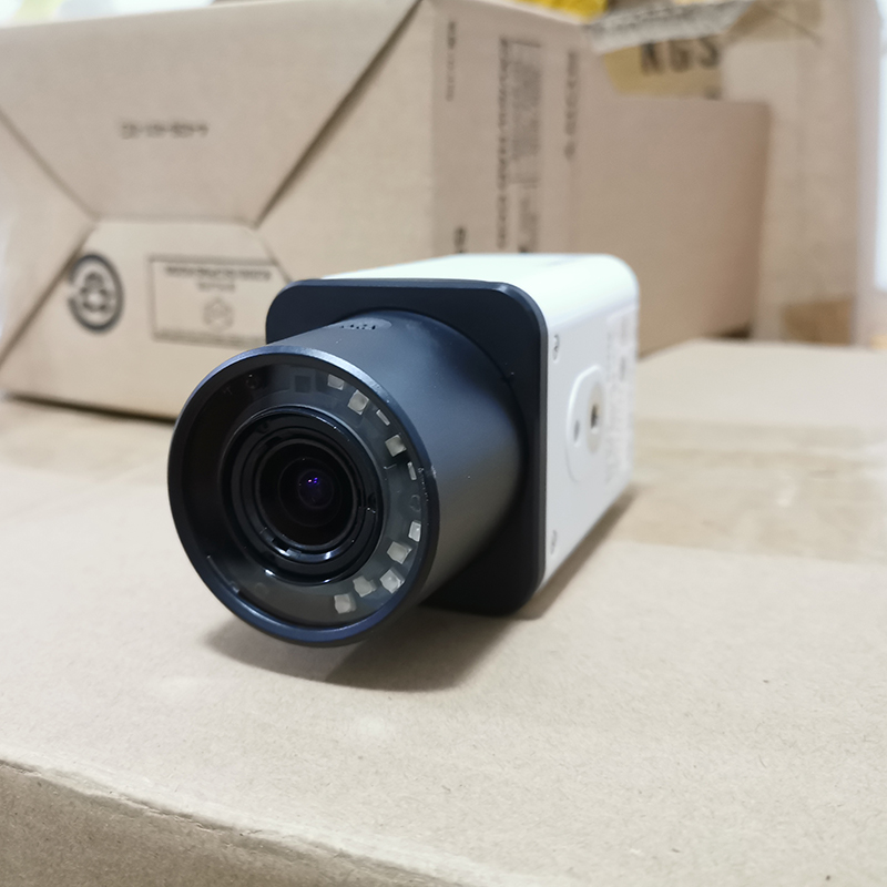 Sony SONY 650 wire variable times analog infrared gun style camera SSC-CB561R original dress