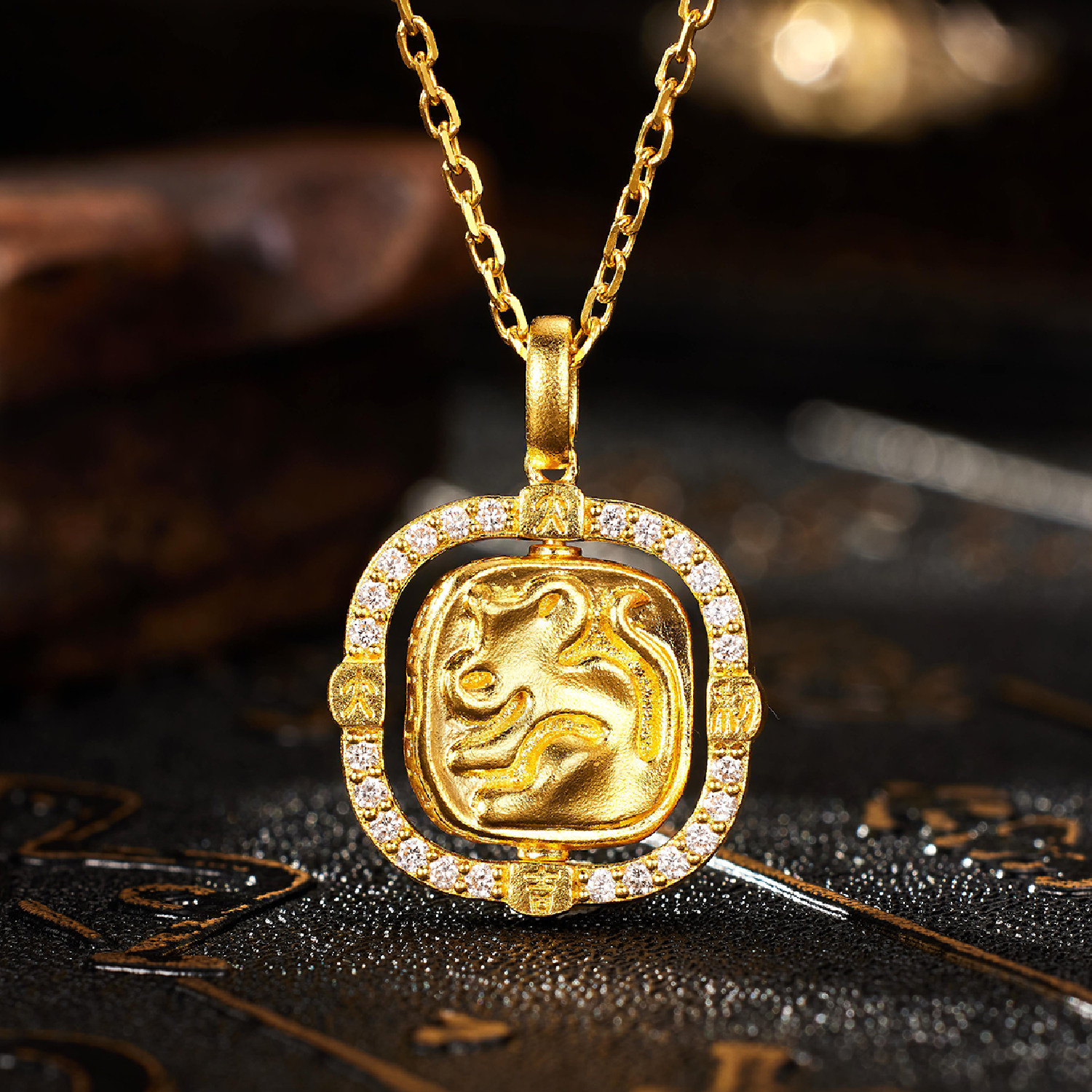 黄金矿工足金十二生肖系列钻石吊坠有何特别之处？适合哪些人群佩戴？-黄金镶钻吊坠-淘宝好物网
