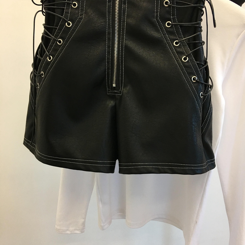 2018 đầu thu mới quần quai đen hoang dã đơn giản thời trang quần ống rộng PU da cao eo quần short nữ quần short ren nữ đẹp
