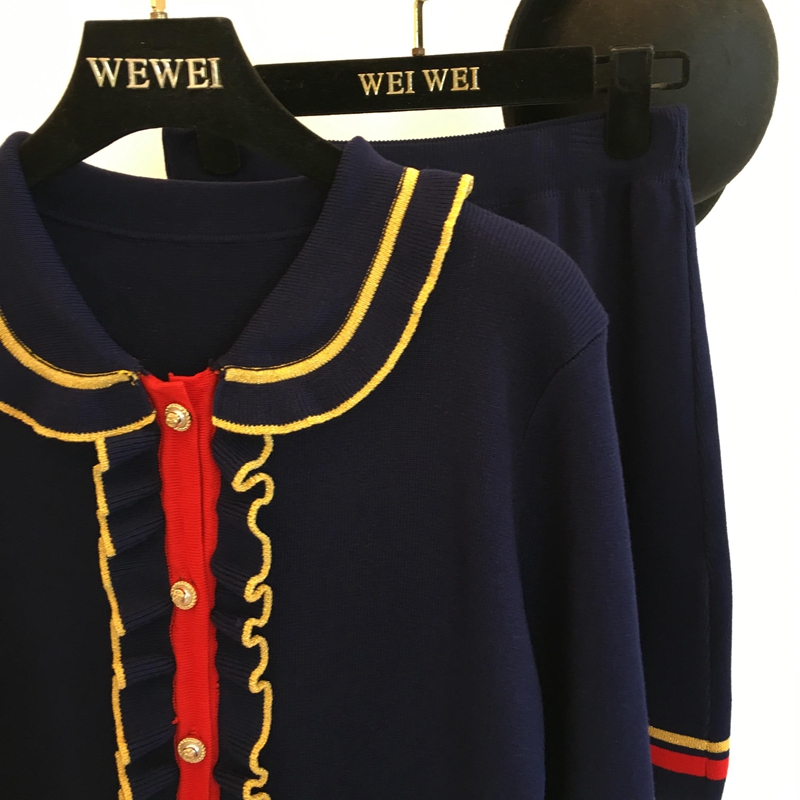 2018 đầu mùa thu mới hương thơm nhỏ bằng gỗ tai dệt kim dài tay áo khoác cardigan + váy đan phù hợp với phụ nữ trang phục mùa đông cho nữ